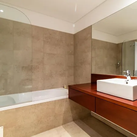 Guestready - Apt With Stunning Rooftop Pool * Алжеш