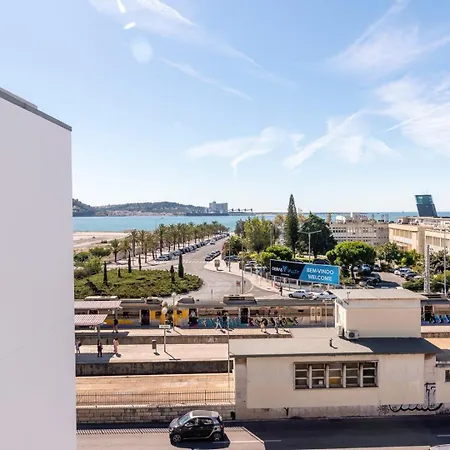 Апартаменты Guestready - Apt With Stunning Rooftop Pool Алжеш